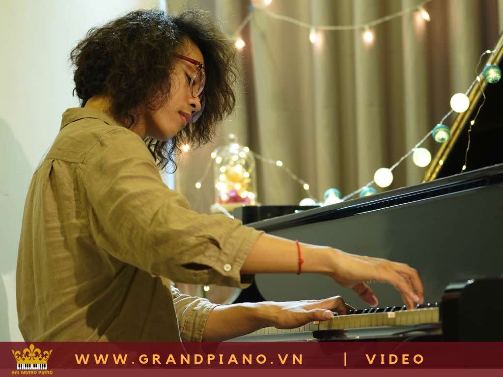 NGHỆ SĨ PIANO TUẤN MẠNH THỬ ĐÀN PIANO TẠI HẢI GRAND PIANO 